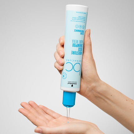 https://cdn.shopify.com/s/files/1/0915/0932/6199/files/schwarzkopf-moisture-kick-shampoo-1000ml-4706540.jpg?v=1782295770