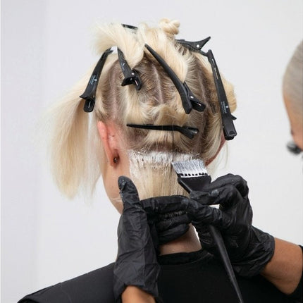 https://cdn.shopify.com/s/files/1/0915/0932/6199/files/schwarzkopf-professional-schwarzkopf-blond-me-precision-lightener.433275640.jpg?v=1755912967