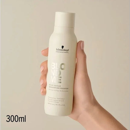 https://cdn.shopify.com/s/files/1/0915/0932/6199/files/schwarzkopf-professional-schwarzkopf-blondme-brightening-shampoo.477300050.webp?v=1755912006