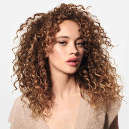 https://cdn.shopify.com/s/files/1/0915/0932/6199/files/wella-wella-nutricurls-waves-shampoo.452370180.jpg?v=1755912535